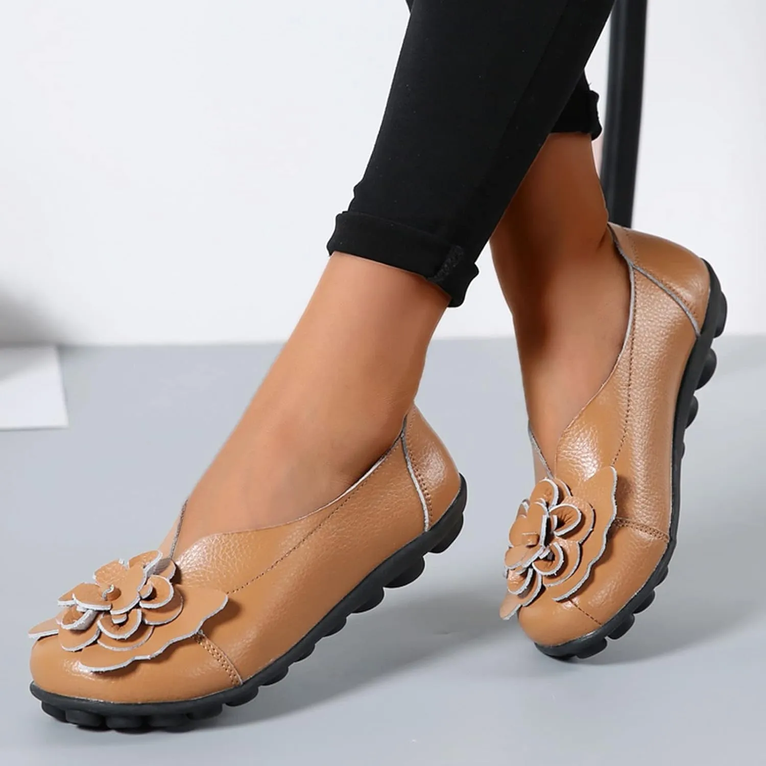 Comfortable Walking Slip on Flat Shoes Ladies Dressy Loafers Breathable Leather Wide Width Loafer Round Toe Wild Fashion Soft Casual Outdoor Sandals for Women