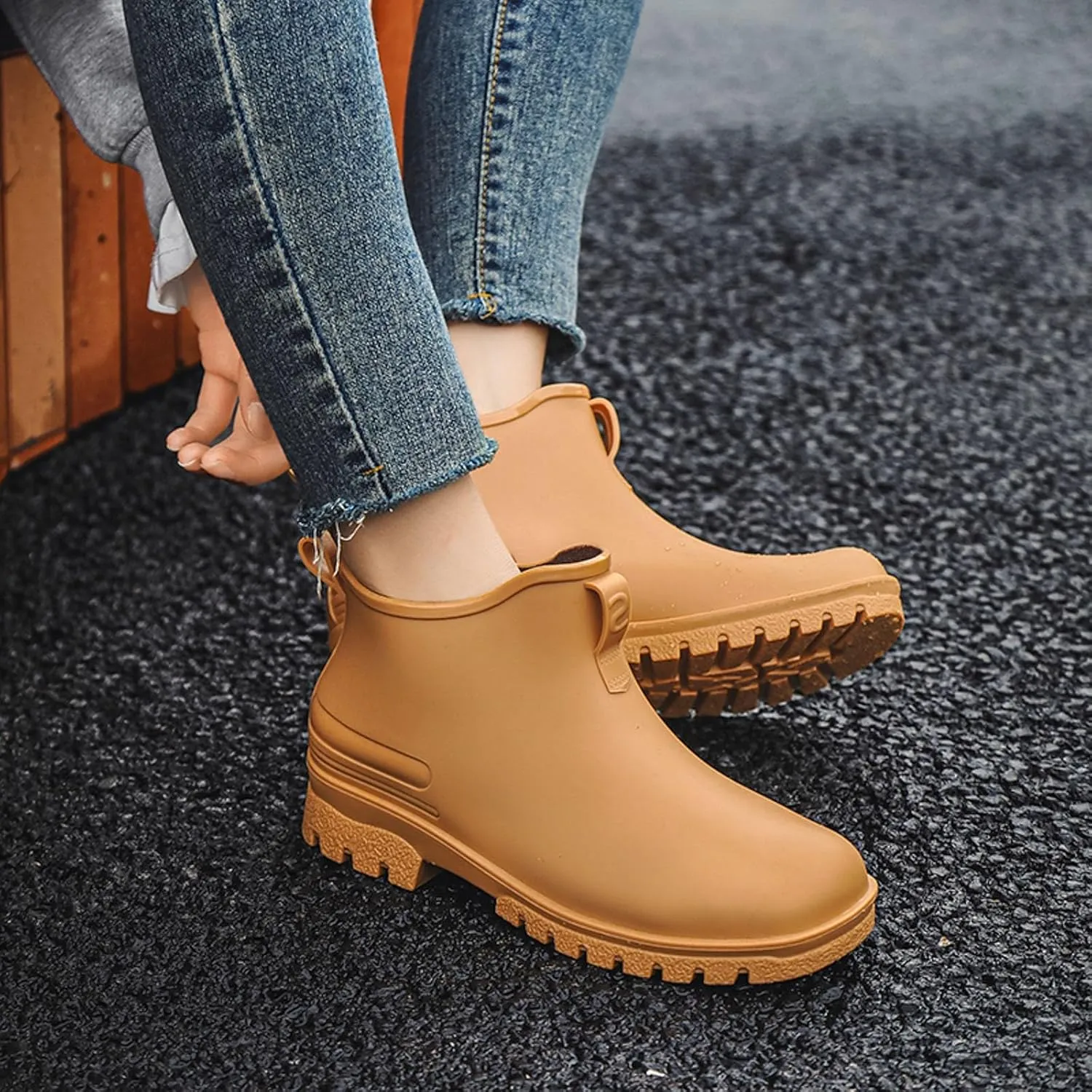 Couple Rain Shoes Outside Wear Versatile Water Shoes Thick Bottom Comfortable Non Slip Kitchen Rubber Shoes Men and Women Rain Boots for Women with Chickens