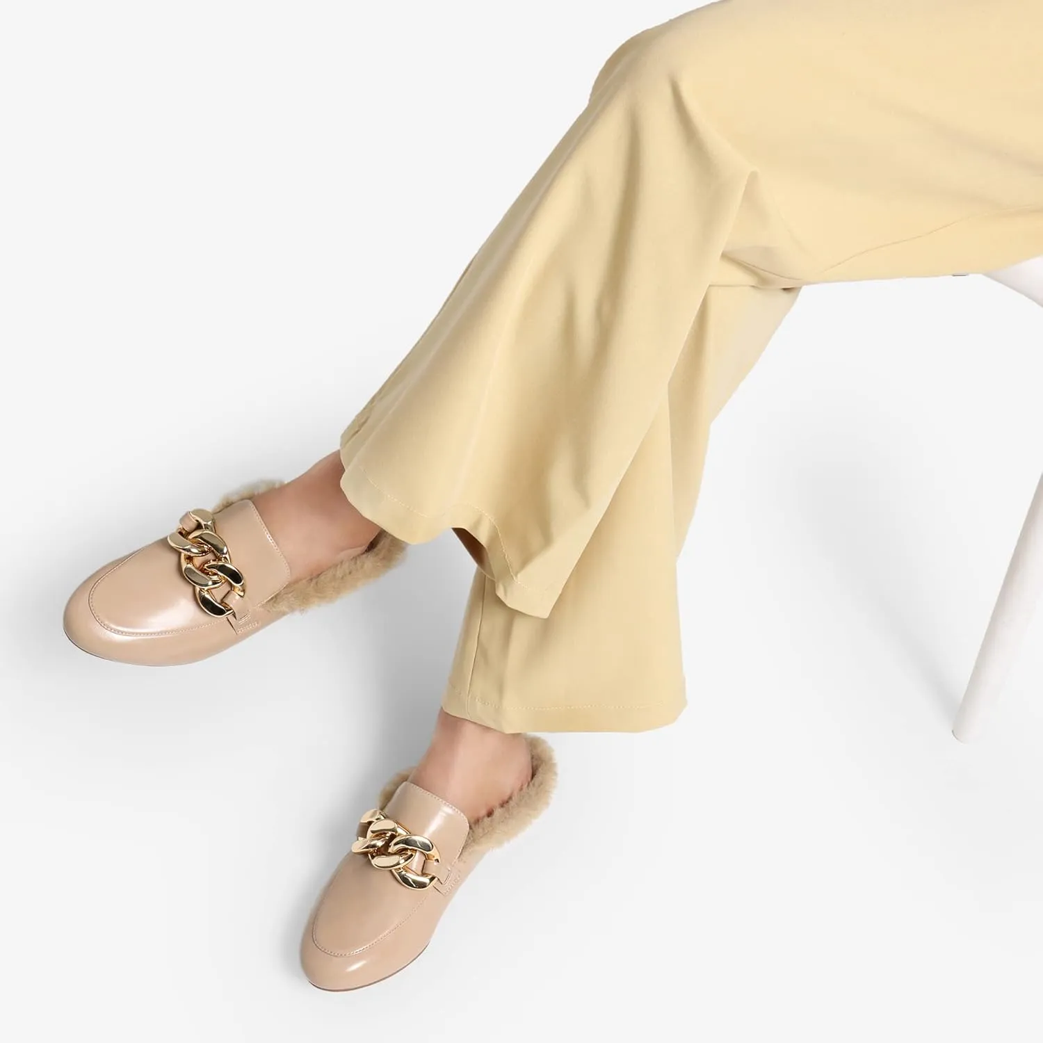 DREAM PAIRS Mules for Women Flats Shoes Comfortable Slip on Closed Toe Slides Loafers with Chain Backless Women’s Mules