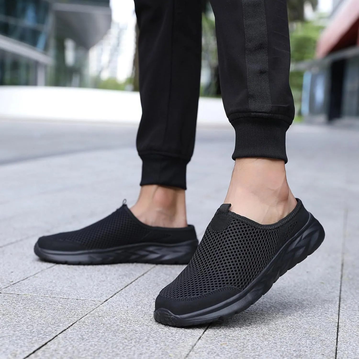 Men Sports Flat Bottom Shoes Lightweight Fly Woven Mesh Breathable Slip On Fashion Sneaker for Spring and Summer