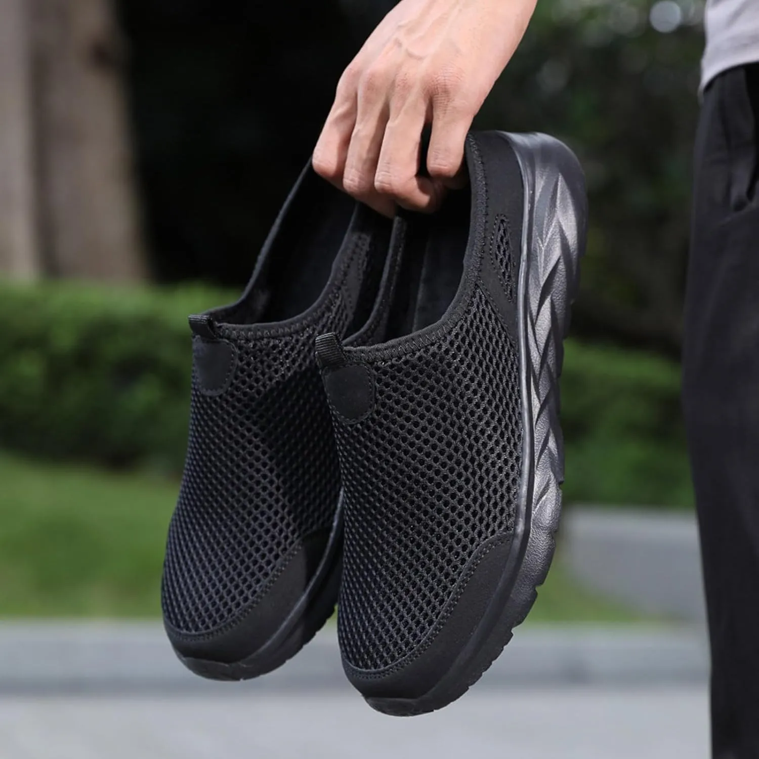Men Sports Flat Bottom Shoes Lightweight Fly Woven Mesh Breathable Slip On Fashion Sneaker for Spring and Summer