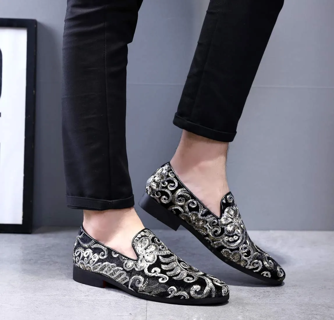 Santimon Mens Loafers Velvet Sequins Embroidered Smoking Slippers Dress Shoes Wedding Moccasins Slip-on Flats