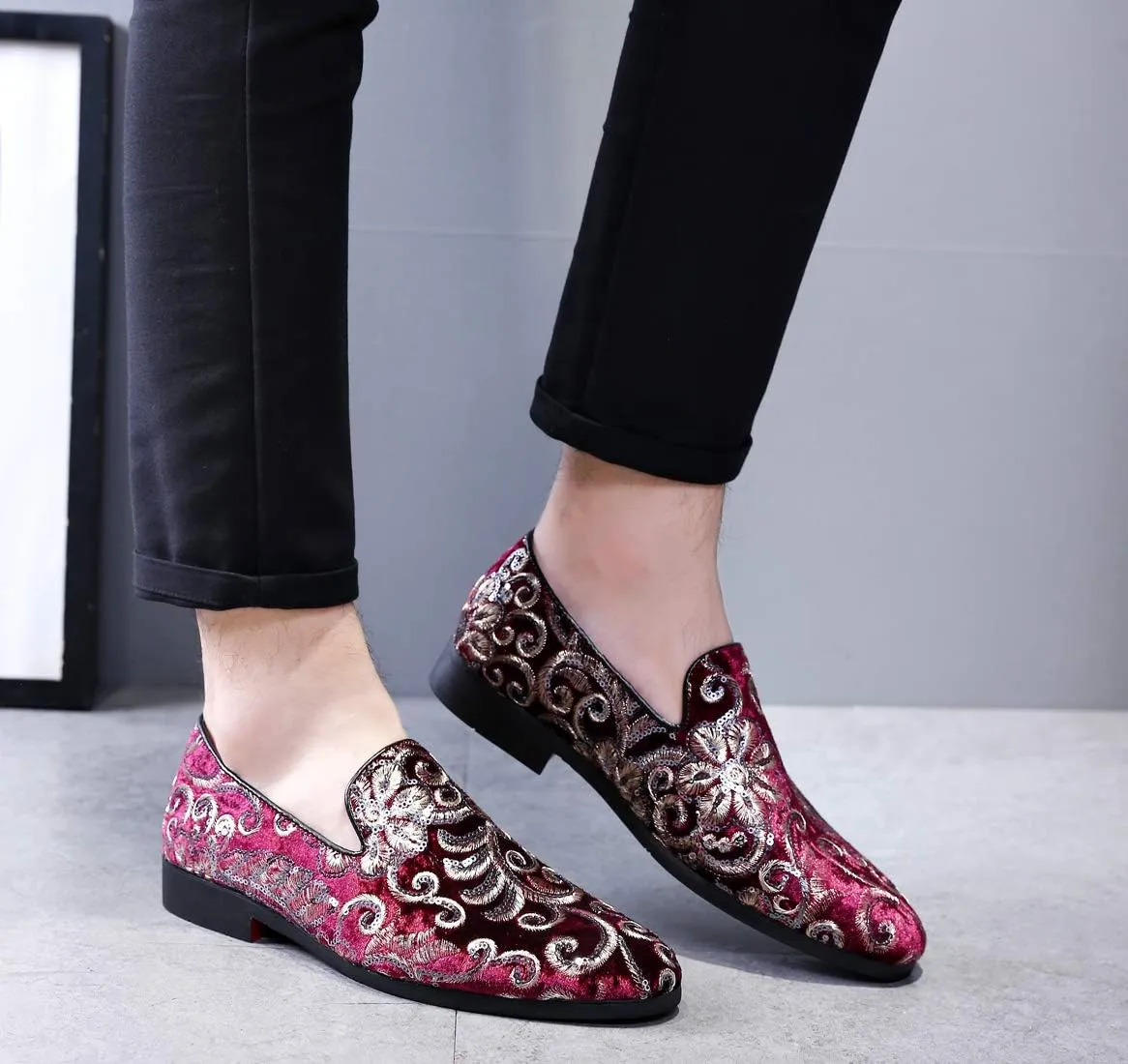 Santimon Mens Loafers Velvet Sequins Embroidered Smoking Slippers Dress Shoes Wedding Moccasins Slip-on Flats