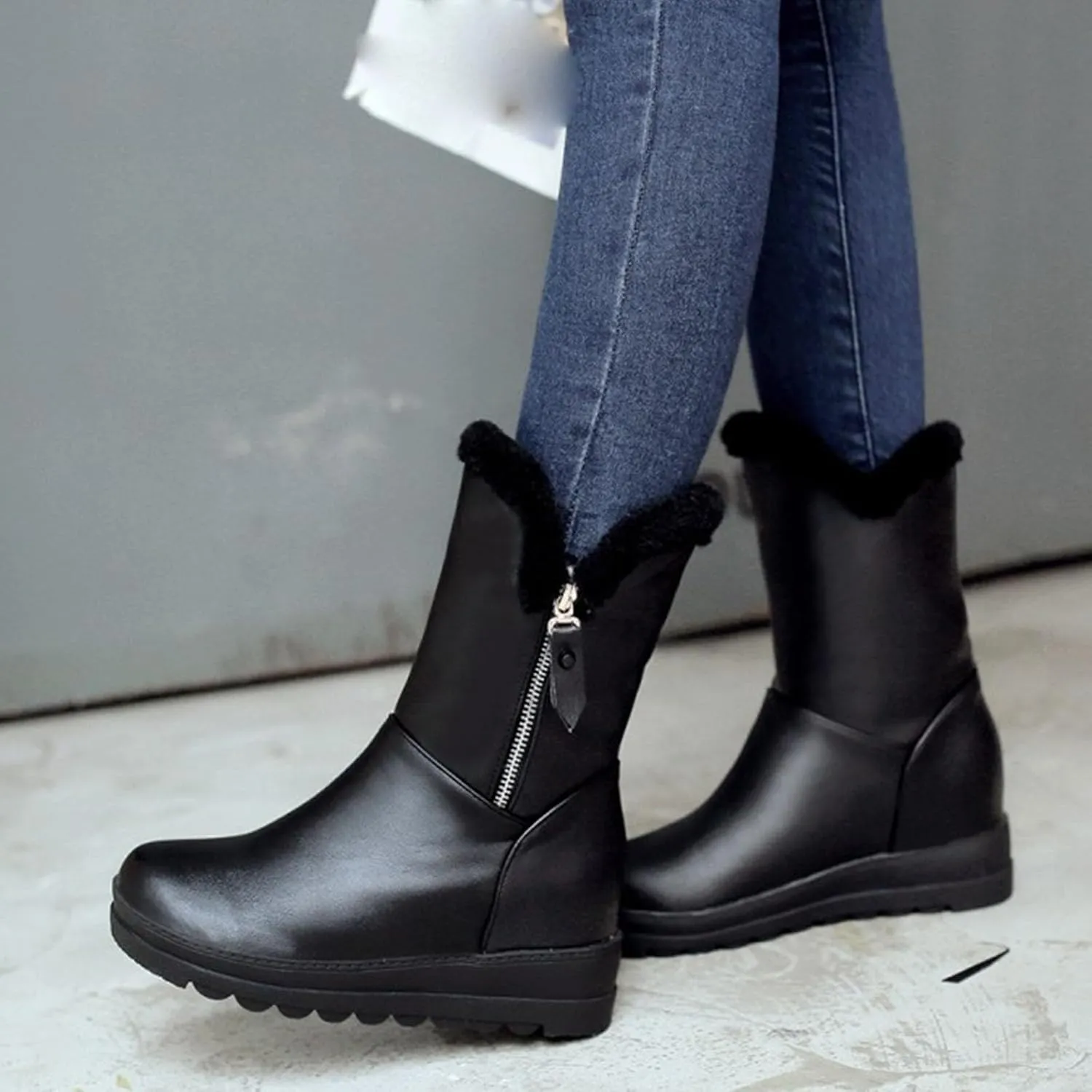 Thick Soled Short Snow Boots, Short Plush Lined Raw Edge Warm Straight Boots V-Neck Fashionable Ankle Boots Waterproof and Non-Slip Women's Winter Boots