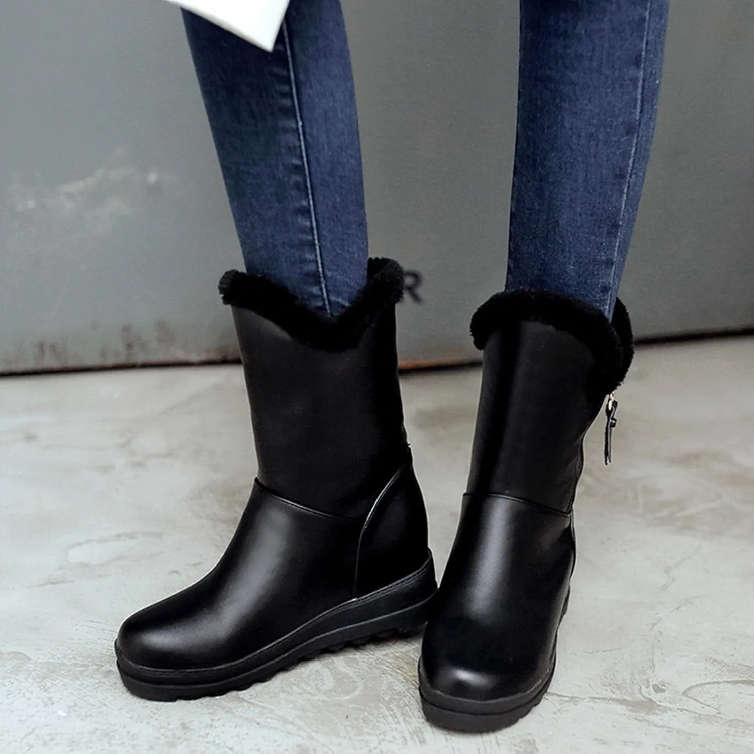 Thick Soled Short Snow Boots, Short Plush Lined Raw Edge Warm Straight Boots V-Neck Fashionable Ankle Boots Waterproof and Non-Slip Women's Winter Boots