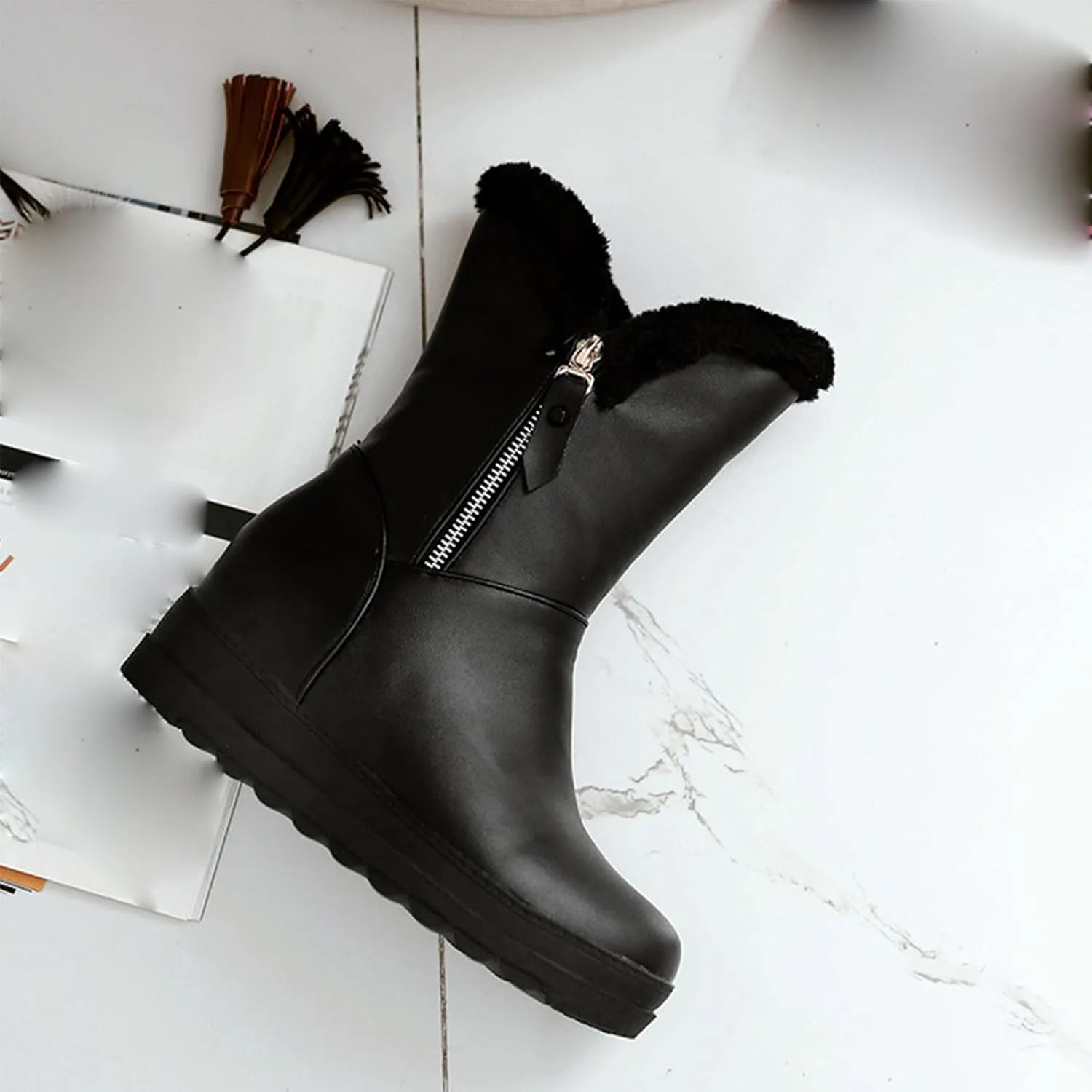 Thick Soled Short Snow Boots, Short Plush Lined Raw Edge Warm Straight Boots V-Neck Fashionable Ankle Boots Waterproof and Non-Slip Women's Winter Boots
