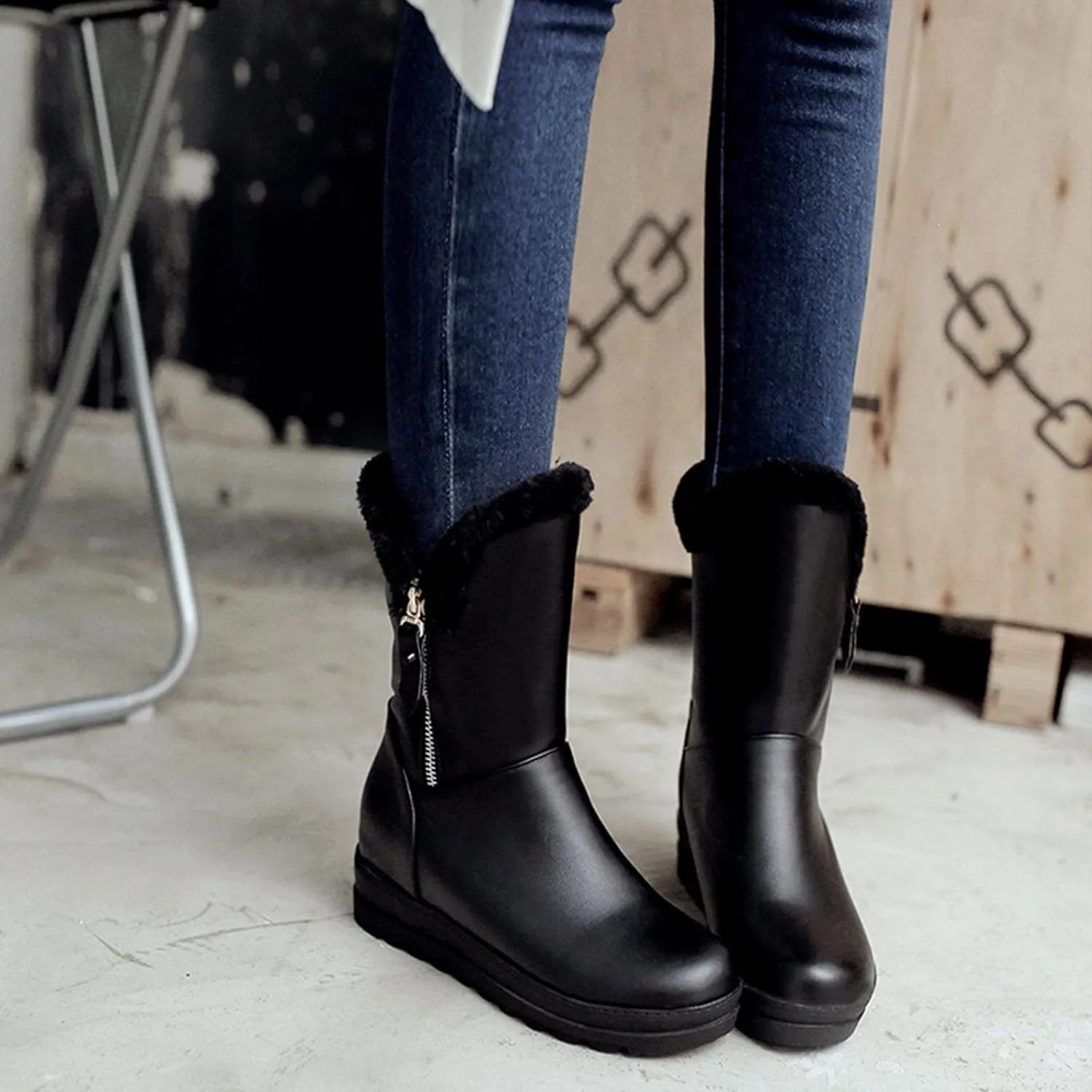 Thick Soled Short Snow Boots, Short Plush Lined Raw Edge Warm Straight Boots V-Neck Fashionable Ankle Boots Waterproof and Non-Slip Women's Winter Boots