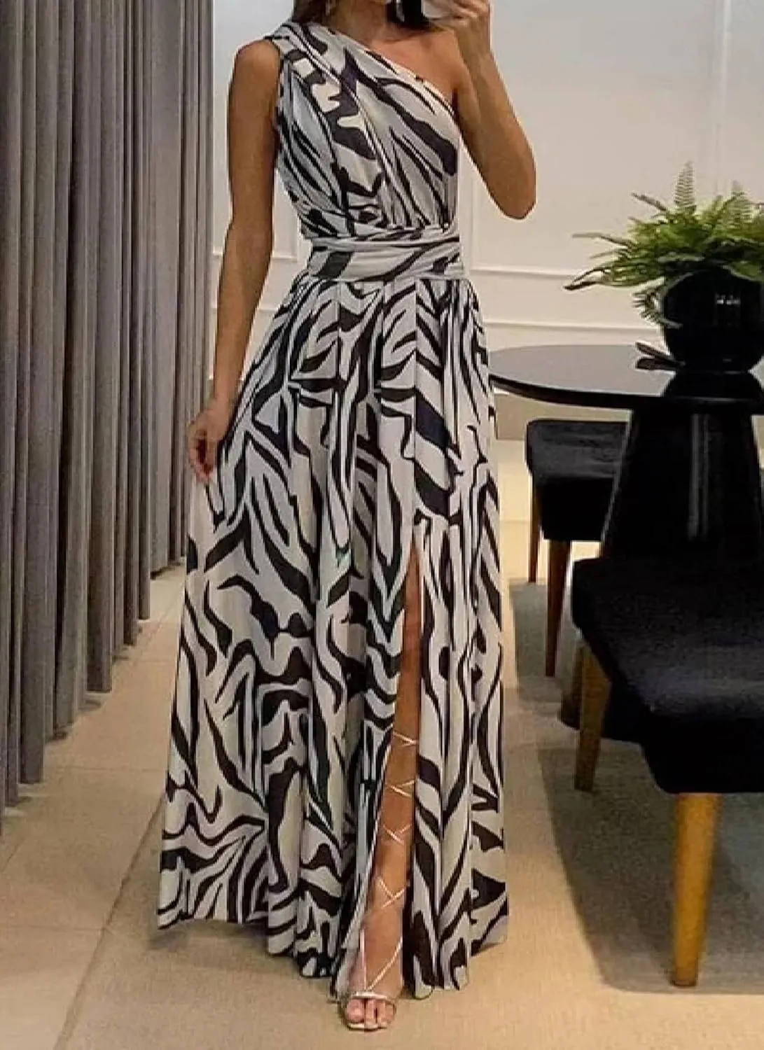 Women's 2025 Summer Striped Print One Shoulder High Waist Maxi Dress Fashion Casual Flowing Hem Side Slit Beach Dress