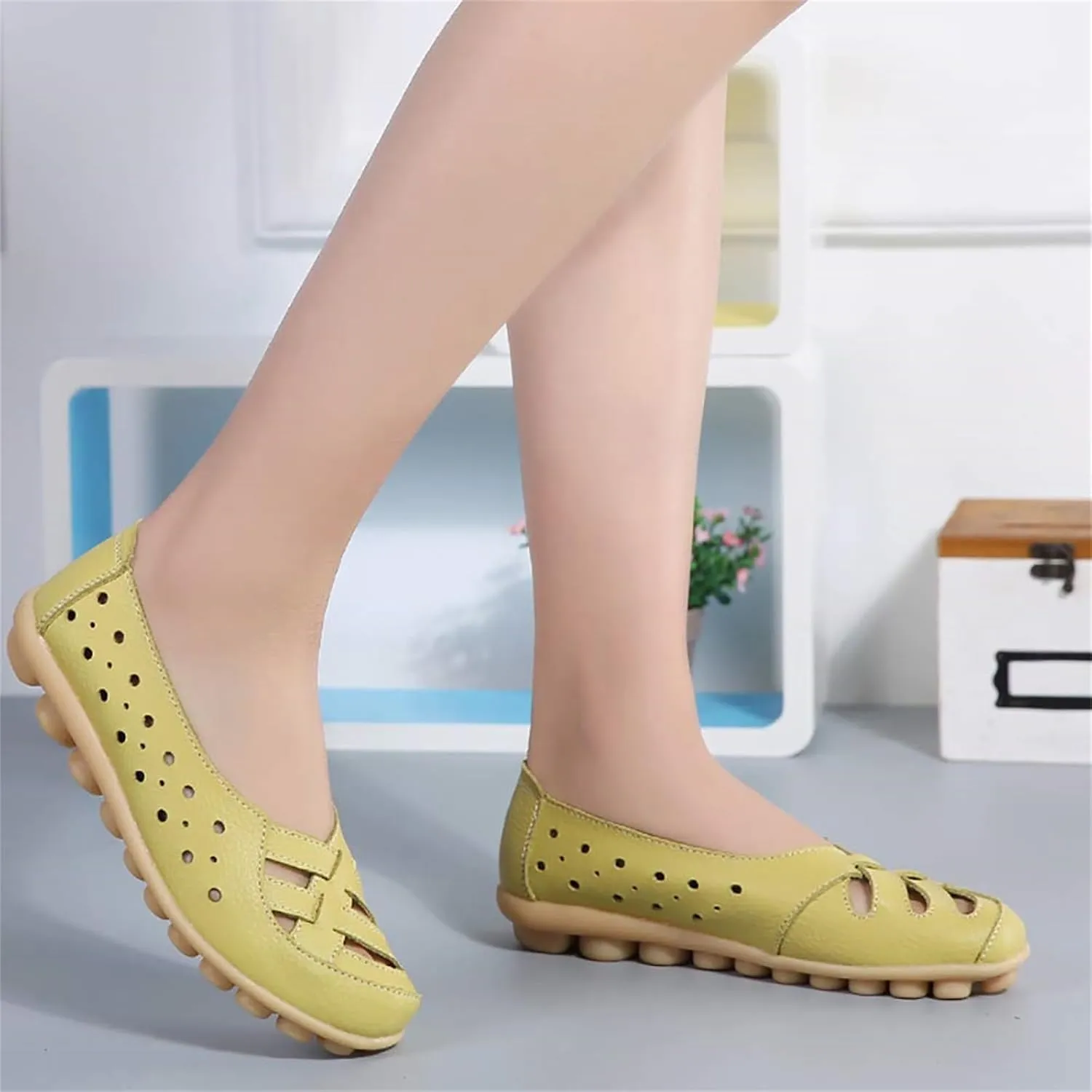 Women's Comfortable Leather Loafers Slip On Walking Flats Casual Round Toe Moccasins Nurse Orthopedic Hollow Shoes Penny Comfort Wide Width Breathable Lightweight Driving Flat Work Loafer