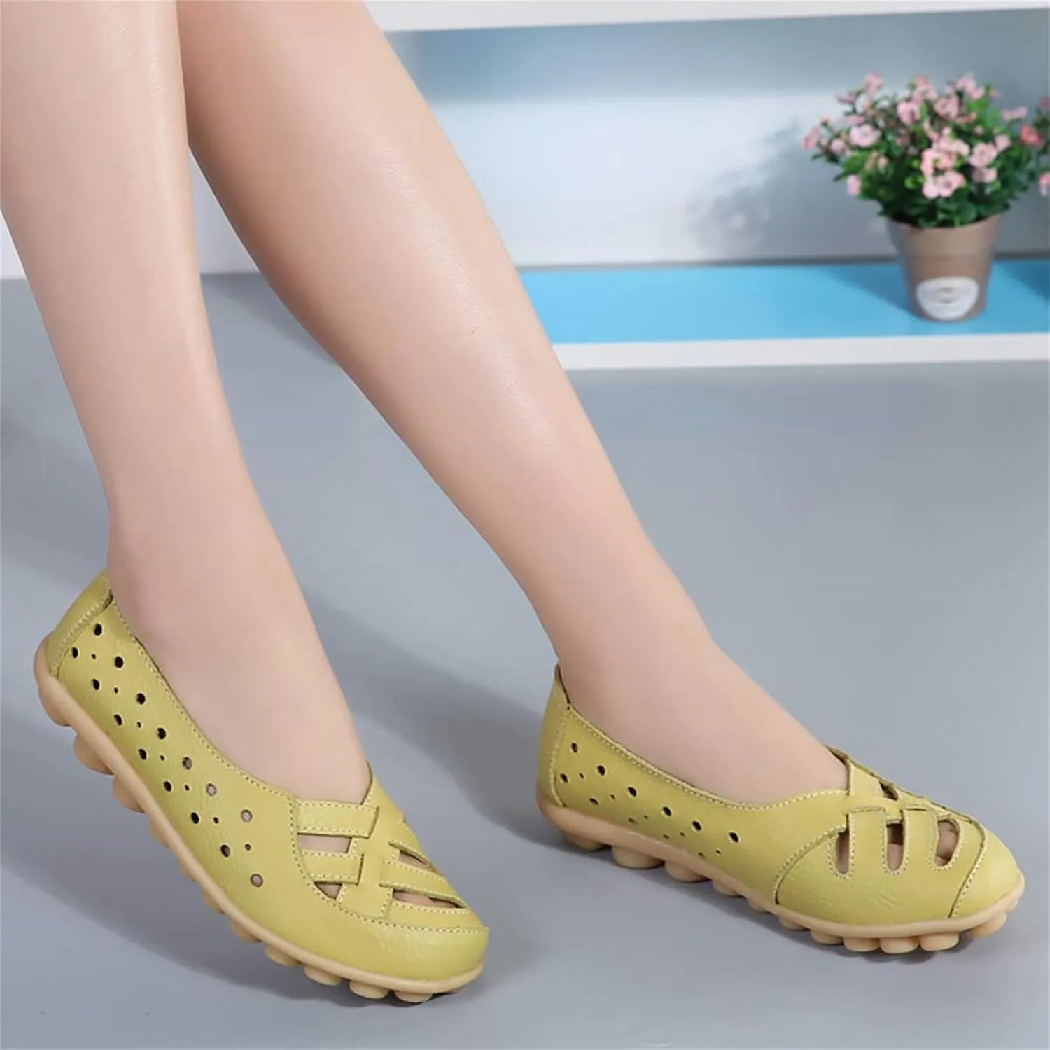 Women's Comfortable Leather Loafers Slip On Walking Flats Casual Round Toe Moccasins Nurse Orthopedic Hollow Shoes Penny Comfort Wide Width Breathable Lightweight Driving Flat Work Loafer
