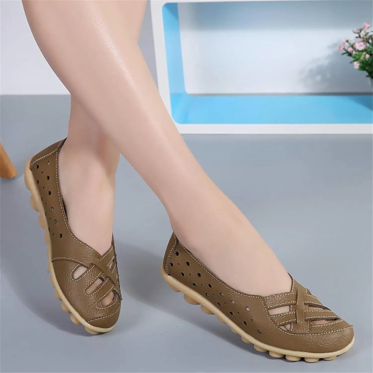 Women's Comfortable Leather Loafers Slip On Walking Flats Casual Round Toe Moccasins Nurse Orthopedic Hollow Shoes Penny Comfort Wide Width Breathable Lightweight Driving Flat Work Loafer