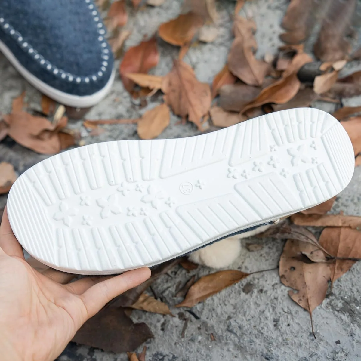 Women's Flat Fluffy Ankle Boots Slip-on Soft Plush Sneakers Fur Lined Warm Cozy Round Toe Thick Sole Casual Cotton Shoe