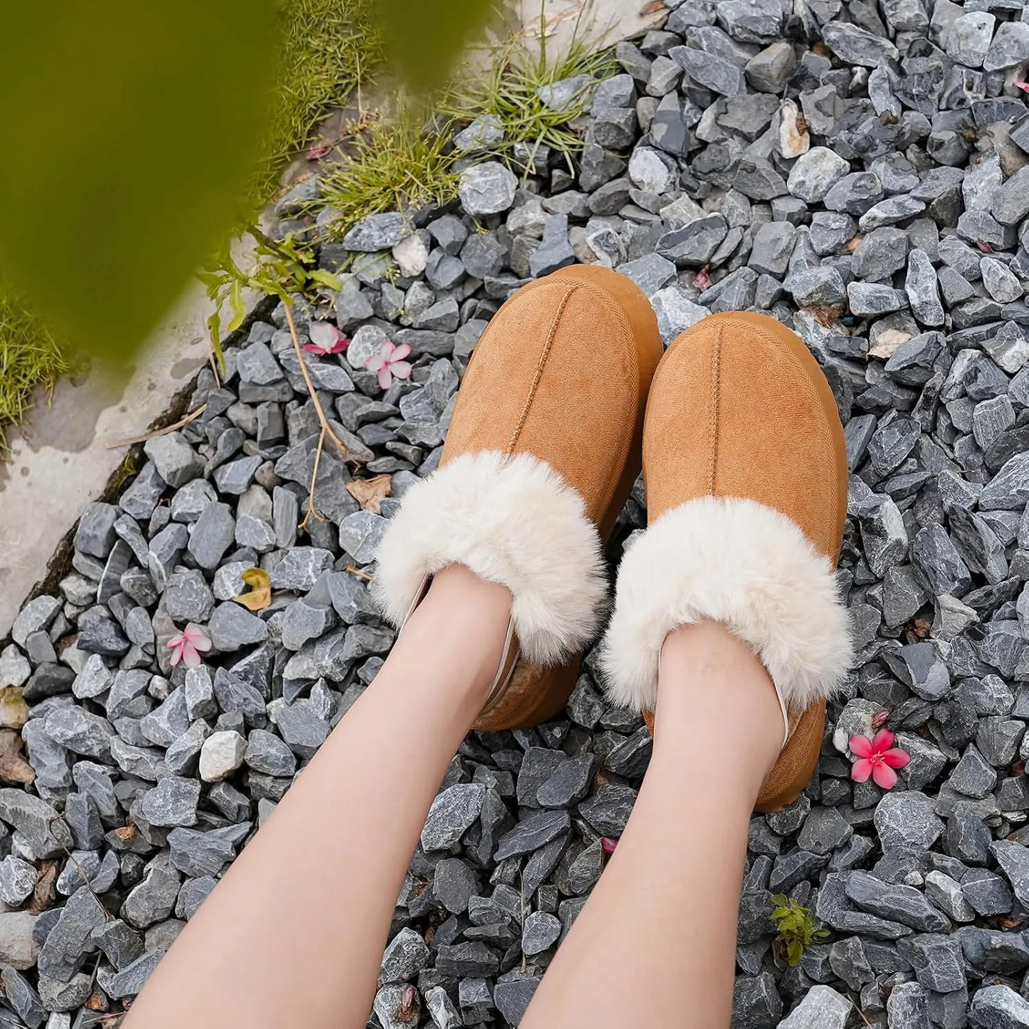 Women's Platform Fuzzy Slippers, Warm Winter Snow Mini Boots with Memory Foam, Fur Fleece Lined House Shoes Indoor and Outdoor